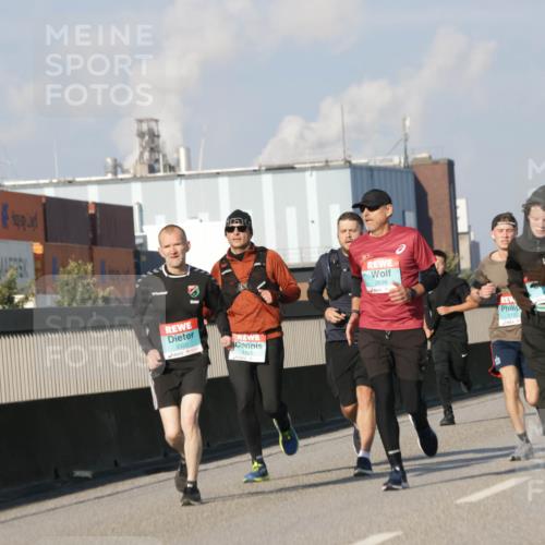 03.10.2025 - Köhlbrandbrückenlauf Jannik Wohlers http://msf.ph/oto/9077744 03.10.2025 09:52:37 Position 3 3320, 2696, 1722 meine-sportfotos.de