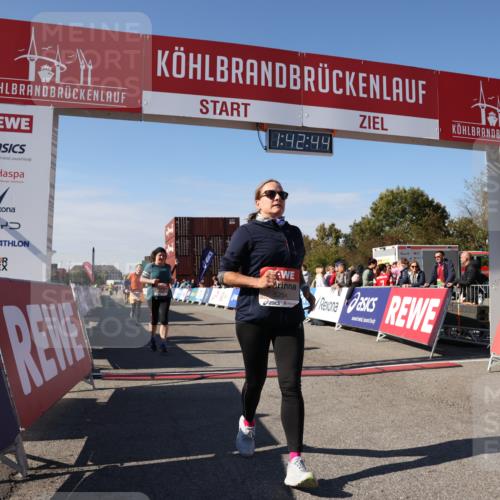03.10.2025 - Köhlbrandbrückenlauf Lena Gebhardt http://msf.ph/oto/9077746 03.10.2025 13:42:45 Ziel 4944, 5086, 5254, 5418, 6160, 6161, 6260 meine-sportfotos.de