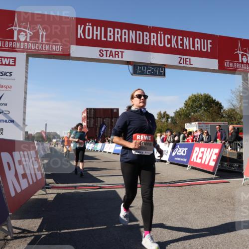 03.10.2025 - Köhlbrandbrückenlauf Lena Gebhardt http://msf.ph/oto/9077753 03.10.2025 13:42:45 Ziel 4944, 5086, 5254, 5418, 6160, 6161, 6260 meine-sportfotos.de
