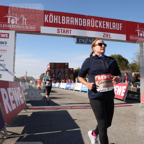03.10.2025 - Köhlbrandbrückenlauf Lena Gebhardt http://msf.ph/oto/9077776 03.10.2025 13:42:45 Ziel 4944, 5086, 5254, 5418, 6160, 6161, 6260 meine-sportfotos.de