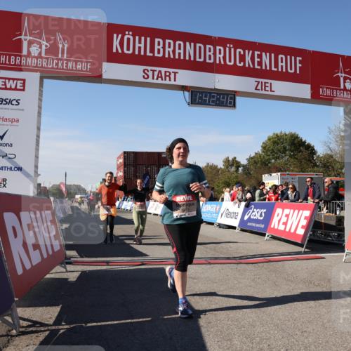 03.10.2025 - Köhlbrandbrückenlauf Lena Gebhardt http://msf.ph/oto/9077790 03.10.2025 13:42:47 Ziel 4944, 5086, 5254, 5418, 6160, 6161, 6260, 6468, 6469 meine-sportfotos.de