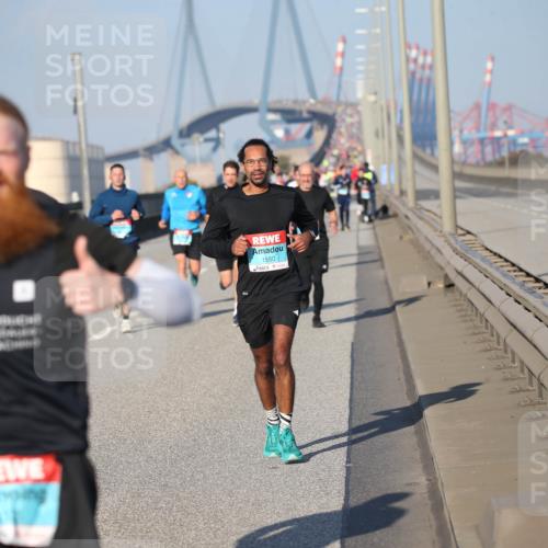 03.10.2025 - Köhlbrandbrückenlauf Jannik Wohlers http://msf.ph/oto/9077791 03.10.2025 09:44:46 Position 3 1550 meine-sportfotos.de