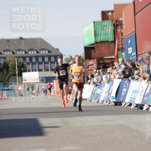 03.10.2025 - Köhlbrandbrückenlauf Jannik Wohlers http://msf.ph/oto/9077793 03.10.2025 12:48:52 Ziel 6240 meine-sportfotos.de