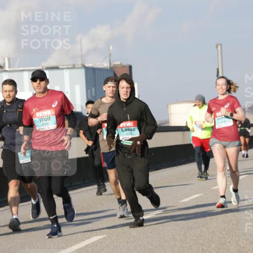 03.10.2025 - Köhlbrandbrückenlauf Jannik Wohlers http://msf.ph/oto/9077802 03.10.2025 09:52:38 Position 3 2696, 1673, 1410 meine-sportfotos.de