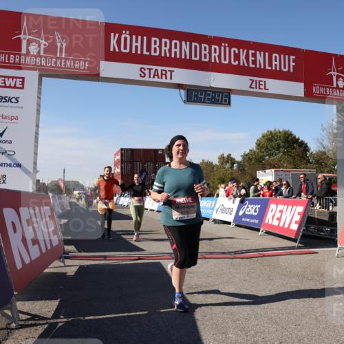 03.10.2025 - Köhlbrandbrückenlauf Lena Gebhardt http://msf.ph/oto/9077804 03.10.2025 13:42:47 Ziel 4944, 5086, 5254, 5418, 6160, 6161, 6260, 6468, 6469 meine-sportfotos.de