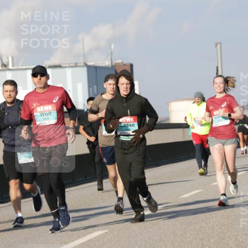 03.10.2025 - Köhlbrandbrückenlauf Jannik Wohlers http://msf.ph/oto/9077807 03.10.2025 09:52:39 Position 3 1680, 2696, 1673, 1410 meine-sportfotos.de
