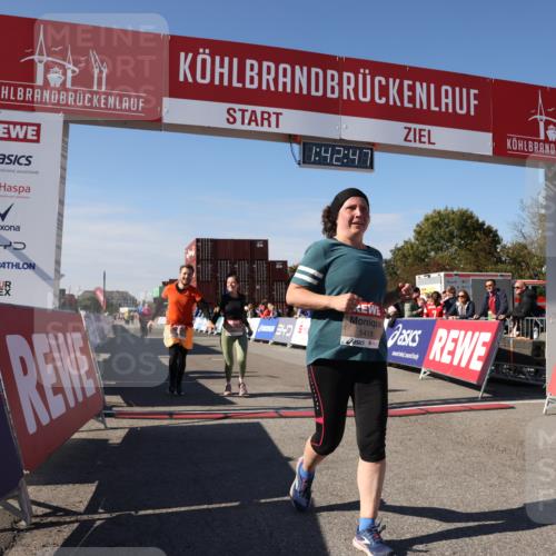 03.10.2025 - Köhlbrandbrückenlauf Lena Gebhardt http://msf.ph/oto/9077820 03.10.2025 13:42:47 Ziel 4944, 5086, 5254, 5418, 6160, 6161, 6260, 6468, 6469 meine-sportfotos.de