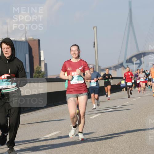 03.10.2025 - Köhlbrandbrückenlauf Jannik Wohlers http://msf.ph/oto/9077829 03.10.2025 09:52:40 Position 3 17, 1673, 1410 meine-sportfotos.de