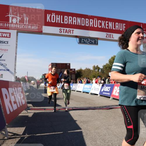 03.10.2025 - Köhlbrandbrückenlauf Lena Gebhardt http://msf.ph/oto/9077840 03.10.2025 13:42:48 Ziel 4944, 5086, 5254, 5418, 6160, 6161, 6260, 6468, 6469 meine-sportfotos.de