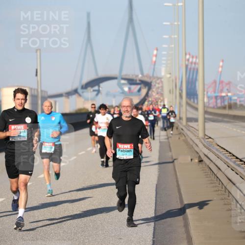03.10.2025 - Köhlbrandbrückenlauf Jannik Wohlers http://msf.ph/oto/9077846 03.10.2025 09:44:51 Position 3 281, 3211 meine-sportfotos.de