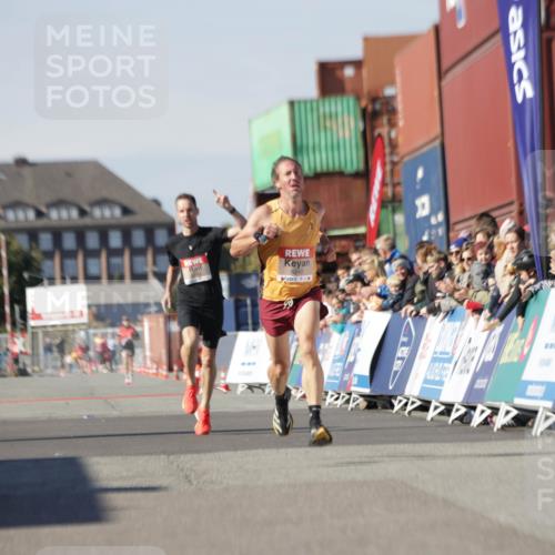03.10.2025 - Köhlbrandbrückenlauf Jannik Wohlers http://msf.ph/oto/9077847 03.10.2025 12:48:54 Ziel 5797, 6240 meine-sportfotos.de