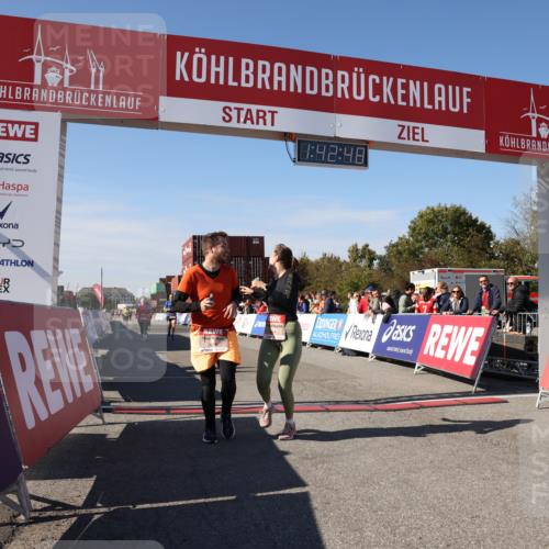 03.10.2025 - Köhlbrandbrückenlauf Lena Gebhardt http://msf.ph/oto/9077851 03.10.2025 13:42:48 Ziel 4944, 5086, 5254, 5418, 6160, 6161, 6260, 6468, 6469 meine-sportfotos.de