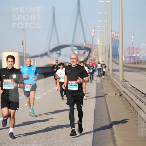 03.10.2025 - Köhlbrandbrückenlauf Jannik Wohlers http://msf.ph/oto/9077856 03.10.2025 09:44:51 Position 3 2811, 3183, 3211 meine-sportfotos.de
