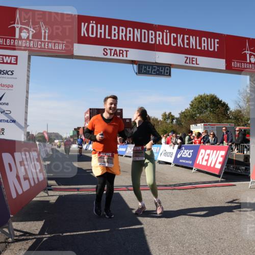 03.10.2025 - Köhlbrandbrückenlauf Lena Gebhardt http://msf.ph/oto/9077860 03.10.2025 13:42:49 Ziel 4778, 4944, 5086, 5254, 5418, 6160, 6161, 6260, 6468, 6469 meine-sportfotos.de
