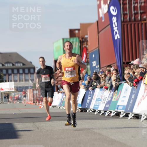 03.10.2025 - Köhlbrandbrückenlauf Jannik Wohlers http://msf.ph/oto/9077862 03.10.2025 12:48:55 Ziel 5797, 6240 meine-sportfotos.de