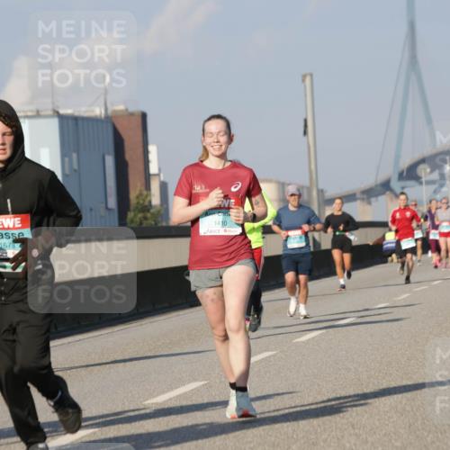 03.10.2025 - Köhlbrandbrückenlauf Jannik Wohlers http://msf.ph/oto/9077863 03.10.2025 09:52:40 Position 3 172, 1673, 1410 meine-sportfotos.de