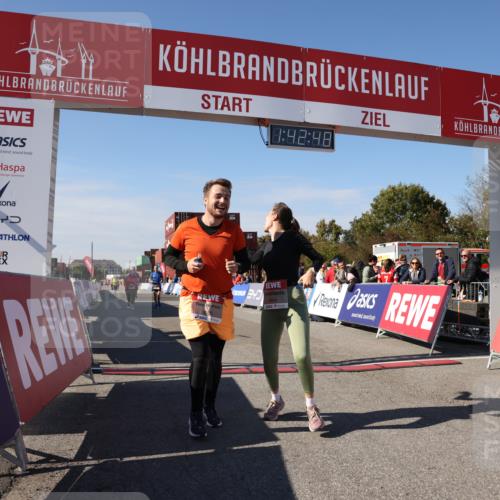 03.10.2025 - Köhlbrandbrückenlauf Lena Gebhardt http://msf.ph/oto/9077869 03.10.2025 13:42:49 Ziel 4778, 4944, 5086, 5254, 5418, 6160, 6161, 6260, 6468, 6469 meine-sportfotos.de