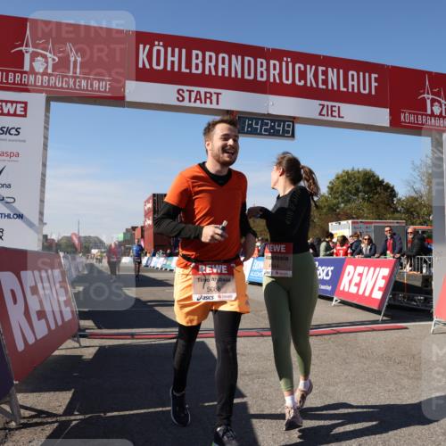 03.10.2025 - Köhlbrandbrückenlauf Lena Gebhardt http://msf.ph/oto/9077878 03.10.2025 13:42:49 Ziel 4778, 4944, 5086, 5254, 5418, 6160, 6161, 6260, 6468, 6469 meine-sportfotos.de