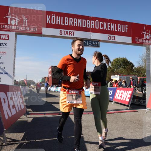 03.10.2025 - Köhlbrandbrückenlauf Lena Gebhardt http://msf.ph/oto/9077893 03.10.2025 13:42:49 Ziel 4778, 4944, 5086, 5254, 5418, 6160, 6161, 6260, 6468, 6469 meine-sportfotos.de
