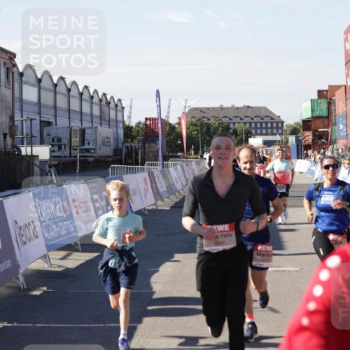 03.10.2025 - Köhlbrandbrückenlauf Jannik Wohlers http://msf.ph/oto/9077899 03.10.2025 13:17:20 Ziel 4404, 4988, 5007, 5008, 5031, 5429, 5544, 5638, 5642, 5667, 5890, 5943, 6389, 6431 meine-sportfotos.de