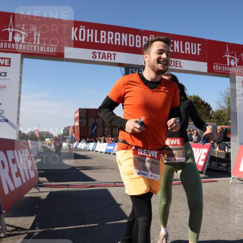 03.10.2025 - Köhlbrandbrückenlauf Lena Gebhardt http://msf.ph/oto/9077901 03.10.2025 13:42:50 Ziel 4778, 4944, 5086, 5254, 5418, 6260, 6468, 6469 meine-sportfotos.de