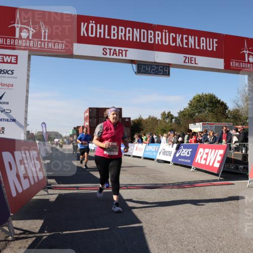 03.10.2025 - Köhlbrandbrückenlauf Lena Gebhardt http://msf.ph/oto/9077912 03.10.2025 13:42:54 Ziel 4778, 4944, 5086, 5418, 6468, 6469, 6548 meine-sportfotos.de