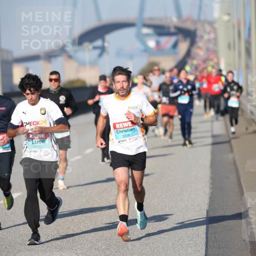 03.10.2025 - Köhlbrandbrückenlauf Jannik Wohlers http://msf.ph/oto/9077919 03.10.2025 09:44:55 Position 3 2820, 24, 1112, 3338 meine-sportfotos.de