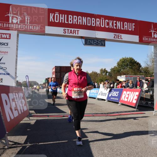 03.10.2025 - Köhlbrandbrückenlauf Lena Gebhardt http://msf.ph/oto/9077920 03.10.2025 13:42:55 Ziel 4778, 4944, 5086, 5418, 6468, 6469, 6548 meine-sportfotos.de