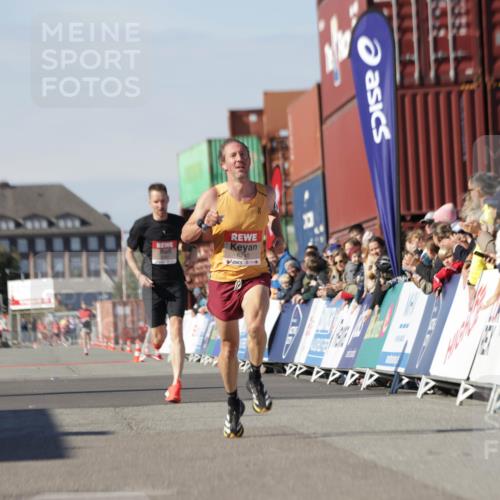 03.10.2025 - Köhlbrandbrückenlauf Jannik Wohlers http://msf.ph/oto/9077924 03.10.2025 12:48:56 Ziel 5797, 6240 meine-sportfotos.de