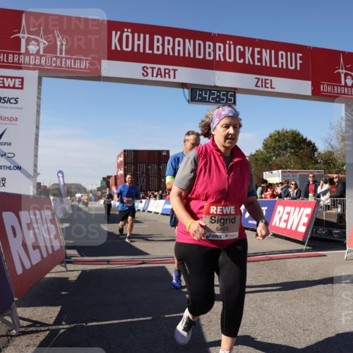 03.10.2025 - Köhlbrandbrückenlauf Lena Gebhardt http://msf.ph/oto/9077938 03.10.2025 13:42:55 Ziel 4778, 4944, 5086, 5418, 6468, 6469, 6548 meine-sportfotos.de