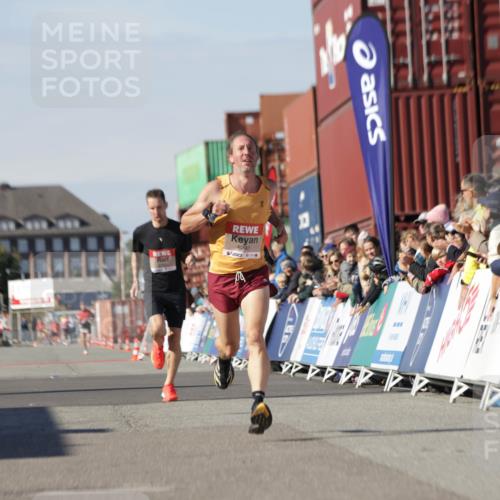 03.10.2025 - Köhlbrandbrückenlauf Jannik Wohlers http://msf.ph/oto/9077944 03.10.2025 12:48:56 Ziel 5797, 6240 meine-sportfotos.de
