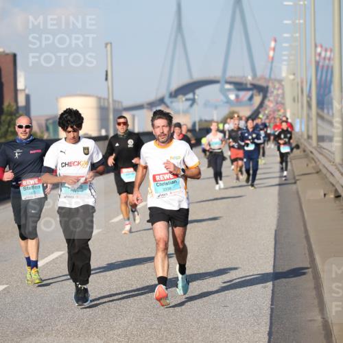 03.10.2025 - Köhlbrandbrückenlauf Jannik Wohlers http://msf.ph/oto/9077950 03.10.2025 09:44:57 Position 3 2820, 1112, 3338 meine-sportfotos.de