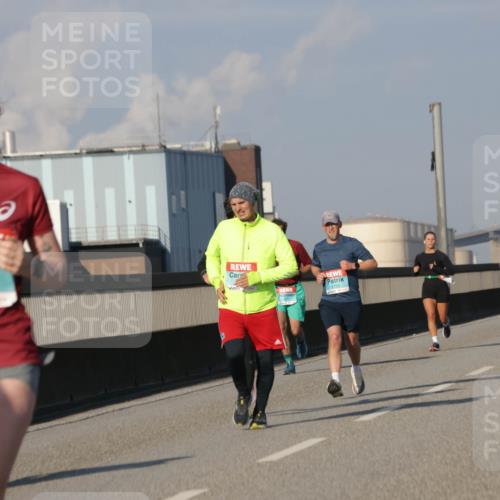03.10.2025 - Köhlbrandbrückenlauf Jannik Wohlers http://msf.ph/oto/9077951 03.10.2025 09:52:43 Position 3 10, 2733 meine-sportfotos.de