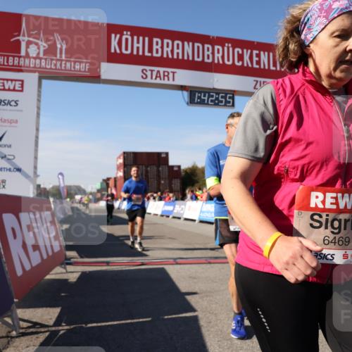 03.10.2025 - Köhlbrandbrückenlauf Lena Gebhardt http://msf.ph/oto/9077953 03.10.2025 13:42:56 Ziel 4778, 4944, 5086, 6468, 6469, 6548 meine-sportfotos.de