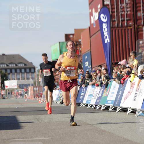 03.10.2025 - Köhlbrandbrückenlauf Jannik Wohlers http://msf.ph/oto/9077962 03.10.2025 12:48:56 Ziel 5797, 6240 meine-sportfotos.de