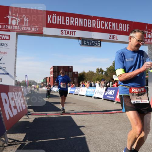 03.10.2025 - Köhlbrandbrückenlauf Lena Gebhardt http://msf.ph/oto/9077966 03.10.2025 13:42:56 Ziel 4778, 4944, 5086, 6468, 6469, 6548 meine-sportfotos.de