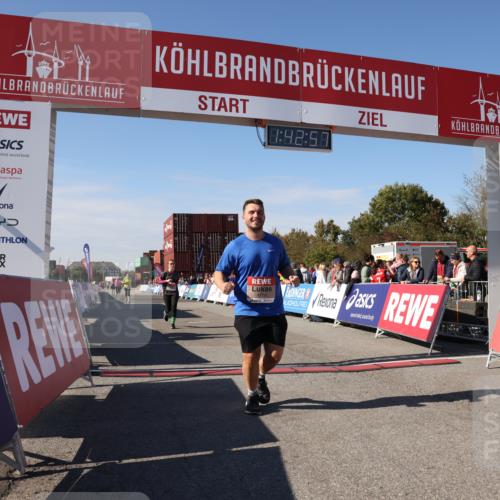 03.10.2025 - Köhlbrandbrückenlauf Lena Gebhardt http://msf.ph/oto/9077984 03.10.2025 13:42:57 Ziel 4778, 4944, 5086, 6468, 6469, 6548 meine-sportfotos.de