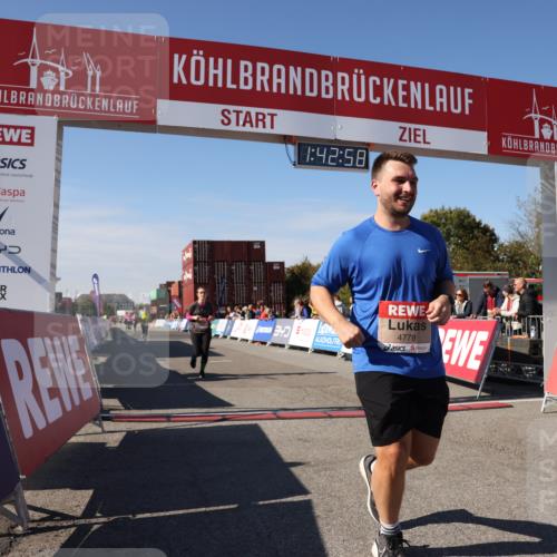 03.10.2025 - Köhlbrandbrückenlauf Lena Gebhardt http://msf.ph/oto/9077993 03.10.2025 13:42:58 Ziel 4778, 6468, 6469, 6548 meine-sportfotos.de