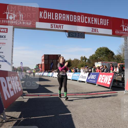 03.10.2025 - Köhlbrandbrückenlauf Lena Gebhardt http://msf.ph/oto/9078002 03.10.2025 13:43:00 Ziel 4778, 6468, 6469, 6548 meine-sportfotos.de