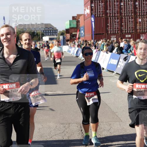 03.10.2025 - Köhlbrandbrückenlauf Jannik Wohlers http://msf.ph/oto/9078007 03.10.2025 13:17:21 Ziel 4404, 4686, 4988, 5007, 5008, 5031, 5429, 5544, 5638, 5642, 5890, 5943, 6389, 6431 meine-sportfotos.de