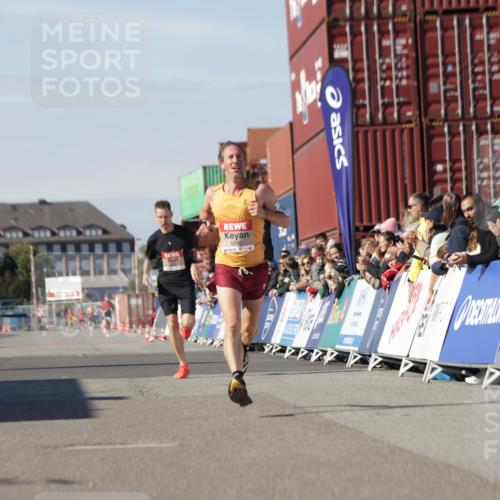 03.10.2025 - Köhlbrandbrückenlauf Jannik Wohlers http://msf.ph/oto/9078010 03.10.2025 12:48:56 Ziel 5797, 6240 meine-sportfotos.de
