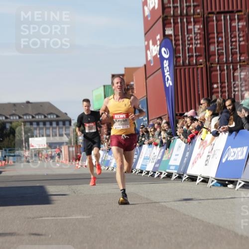 03.10.2025 - Köhlbrandbrückenlauf Jannik Wohlers http://msf.ph/oto/9078020 03.10.2025 12:48:56 Ziel 5797, 6240 meine-sportfotos.de