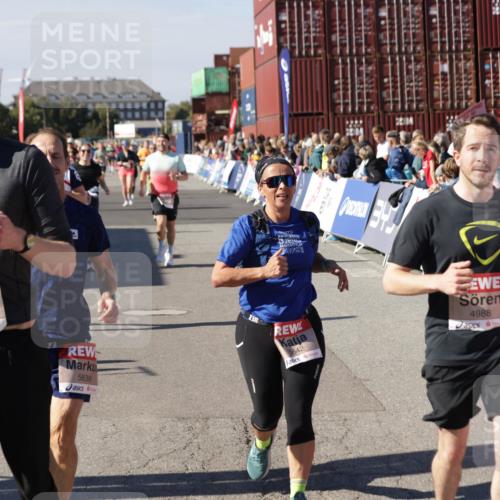 03.10.2025 - Köhlbrandbrückenlauf Jannik Wohlers http://msf.ph/oto/9078026 03.10.2025 13:17:21 Ziel 4404, 4686, 4988, 5007, 5008, 5031, 5429, 5544, 5638, 5642, 5890, 5943, 6389, 6431 meine-sportfotos.de