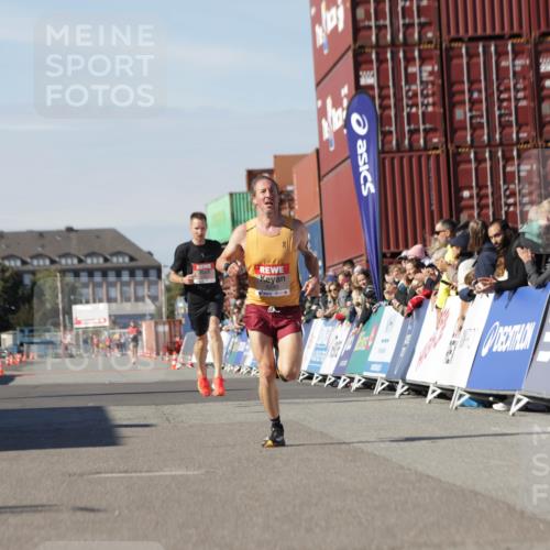 03.10.2025 - Köhlbrandbrückenlauf Jannik Wohlers http://msf.ph/oto/9078036 03.10.2025 12:48:56 Ziel 5797, 6240 meine-sportfotos.de