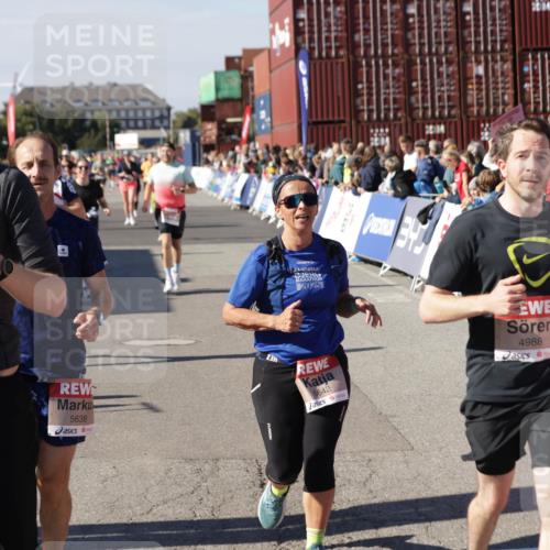 03.10.2025 - Köhlbrandbrückenlauf Jannik Wohlers http://msf.ph/oto/9078041 03.10.2025 13:17:21 Ziel 4404, 4686, 4988, 5007, 5008, 5031, 5429, 5544, 5638, 5642, 5890, 5943, 6389, 6431 meine-sportfotos.de