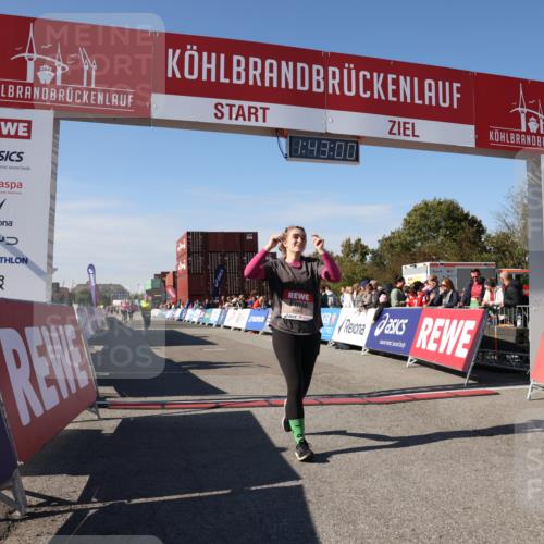 03.10.2025 - Köhlbrandbrückenlauf Lena Gebhardt http://msf.ph/oto/9078042 03.10.2025 13:43:01 Ziel 4778, 6463, 6468, 6469, 6548 meine-sportfotos.de