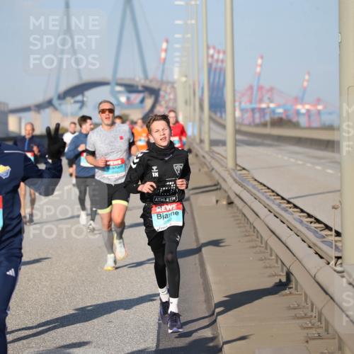 03.10.2025 - Köhlbrandbrückenlauf Jannik Wohlers http://msf.ph/oto/9078043 03.10.2025 09:45:08 Position 3 10, 3243, 2760 meine-sportfotos.de
