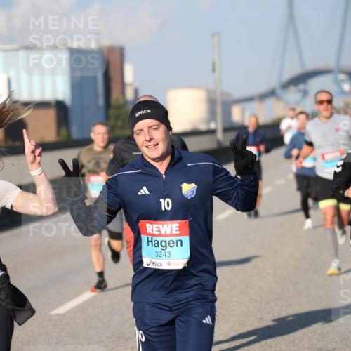 03.10.2025 - Köhlbrandbrückenlauf Jannik Wohlers http://msf.ph/oto/9078046 03.10.2025 09:45:09 Position 3 3246, 10, 3243 meine-sportfotos.de