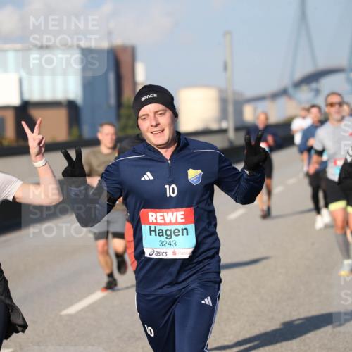 03.10.2025 - Köhlbrandbrückenlauf Jannik Wohlers http://msf.ph/oto/9078051 03.10.2025 09:45:09 Position 3 3246, 10, 3243 meine-sportfotos.de