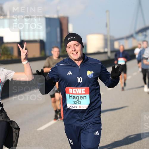 03.10.2025 - Köhlbrandbrückenlauf Jannik Wohlers http://msf.ph/oto/9078054 03.10.2025 09:45:09 Position 3 3246, 10, 3243, 10 meine-sportfotos.de